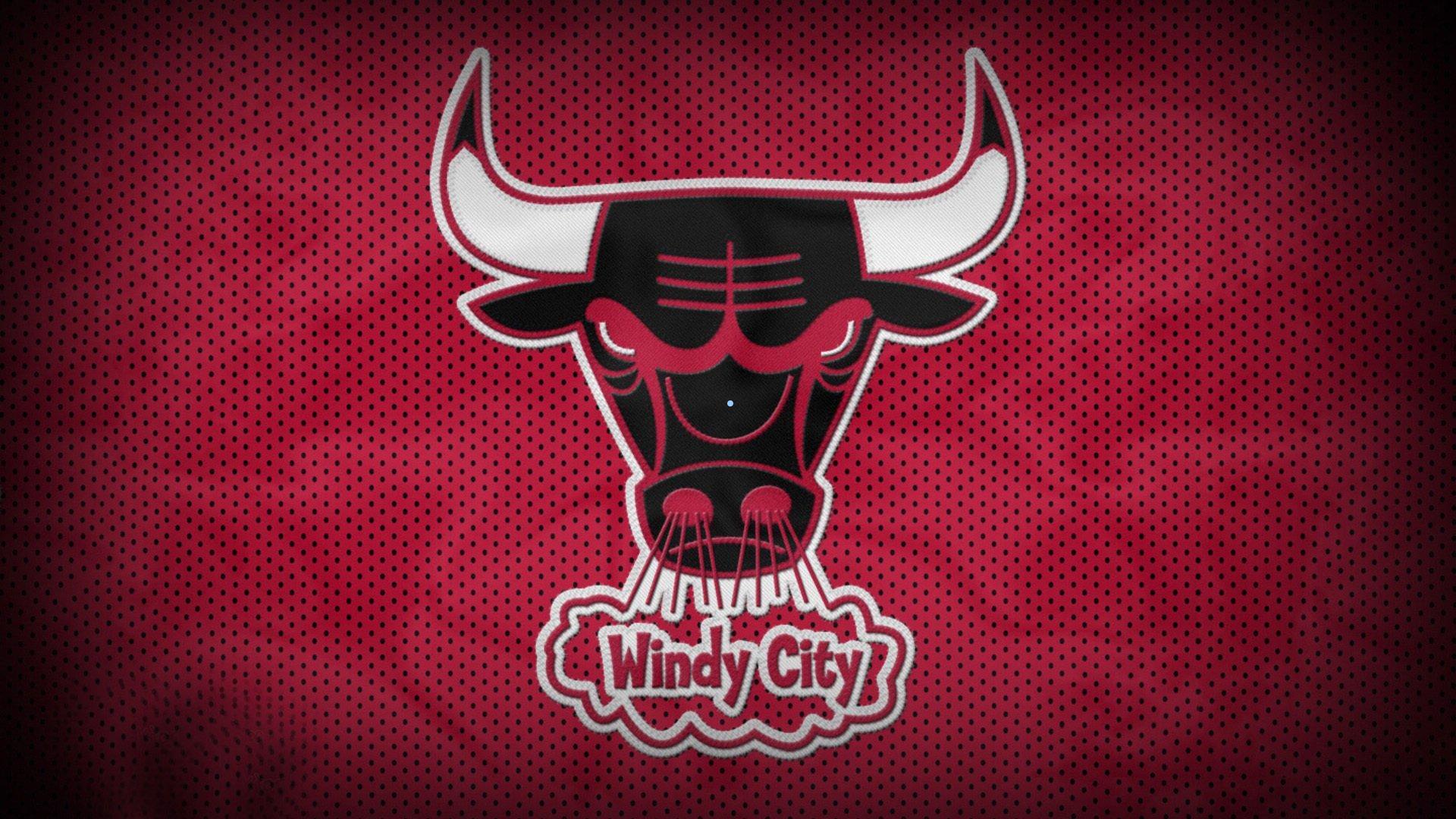 足彩网体育公司-赛事突发延迟，阿德巴约与爱侣阿贾看台旁甜蜜互动暖化全场