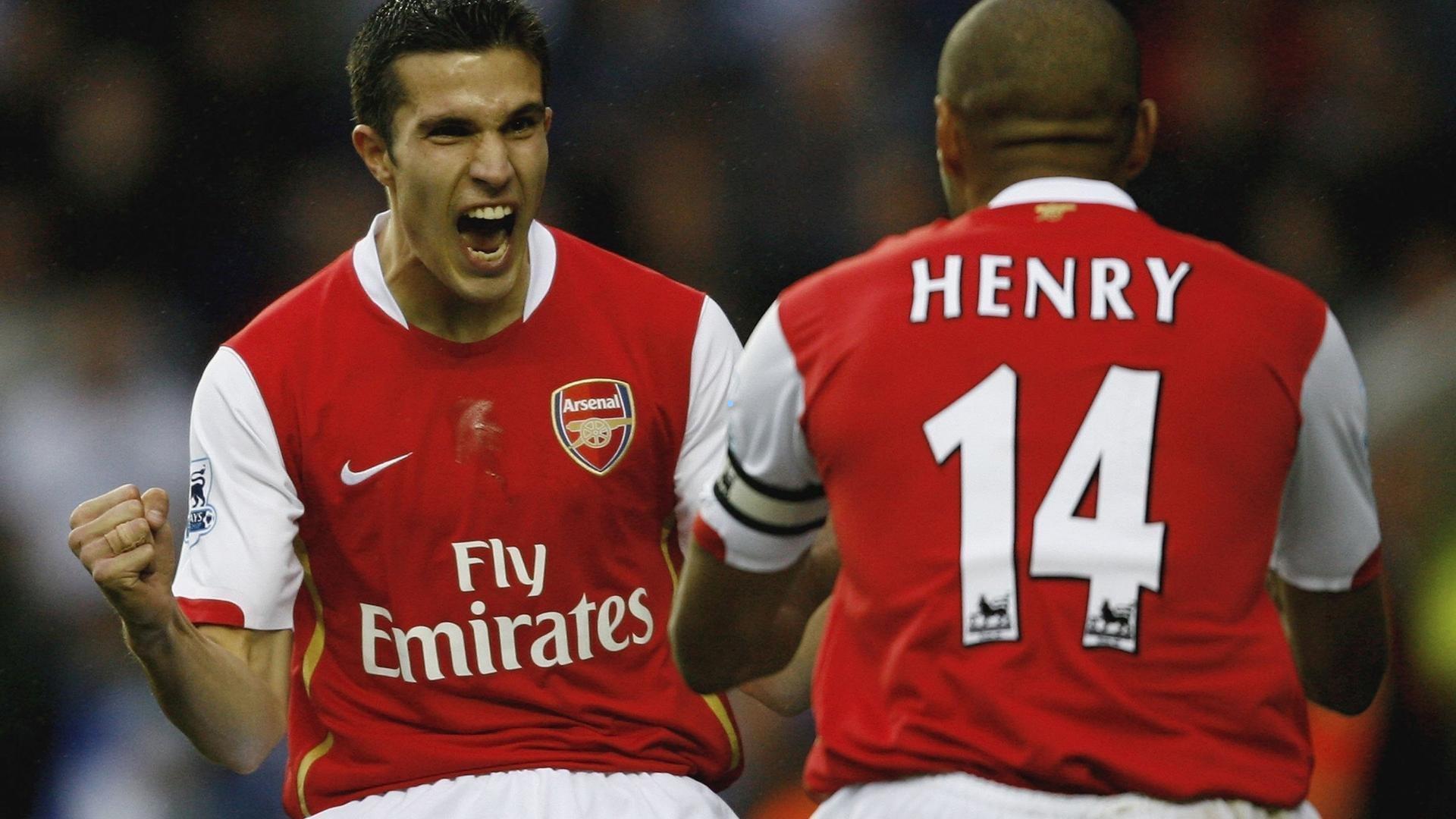 绿茵圣徒的圣诞祈愿，吉鲁畅谈家庭温情与对世界和平的渴望