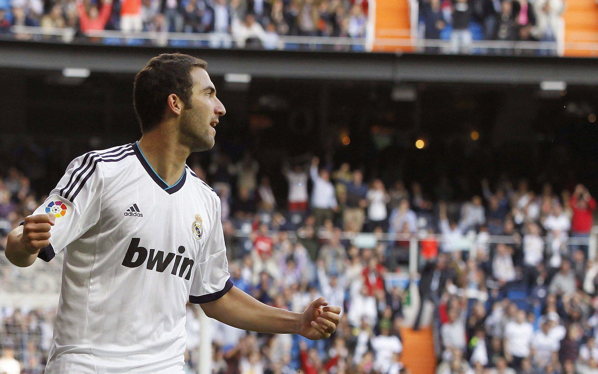 足彩网赛事中心-两周年回顾，恩比德70分18篮板5助攻之夜，篮球史上的不朽传奇